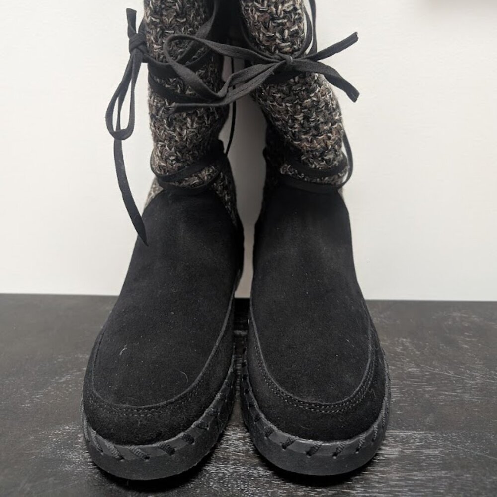 Genuine MukLuks size 6.5 New With Tags
